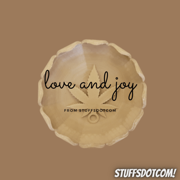 Weed Leaf Ashtray from stuffsdotcom buy online