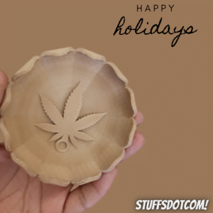 Weed Leaf Ashtray from stuffsdotcom buy online