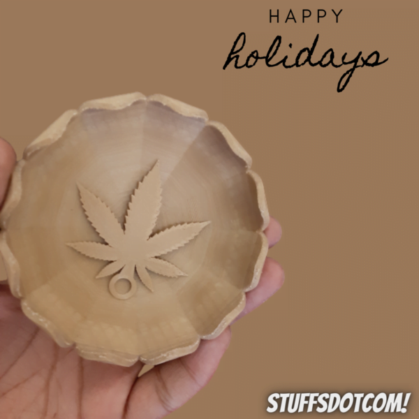 Weed Leaf Ashtray from stuffsdotcom buy online