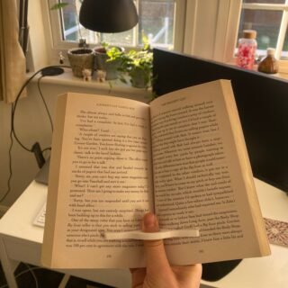 Book ring - One hand book holder - Thumb holder - 3D printed White