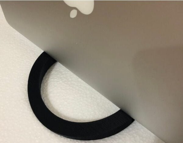 Low Profile Mac book Pro Vertical Stand