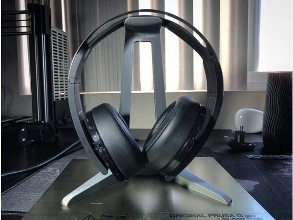 Minimalistic Headphone Stand