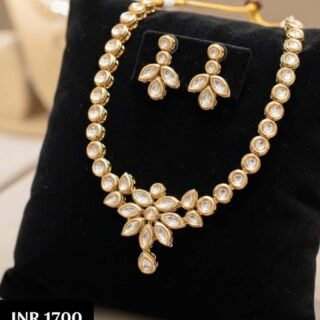 Kundan necklace with earrings